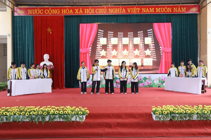 Cuộc thi “Knowledge Quiz”- Thử thách kiến thức bằng tiếng Anh” trong Lễ phát động. Cuộc thi “Knowledge Quiz”- Thử thách kiến thức bằng tiếng Anh” trong Lễ phát động.