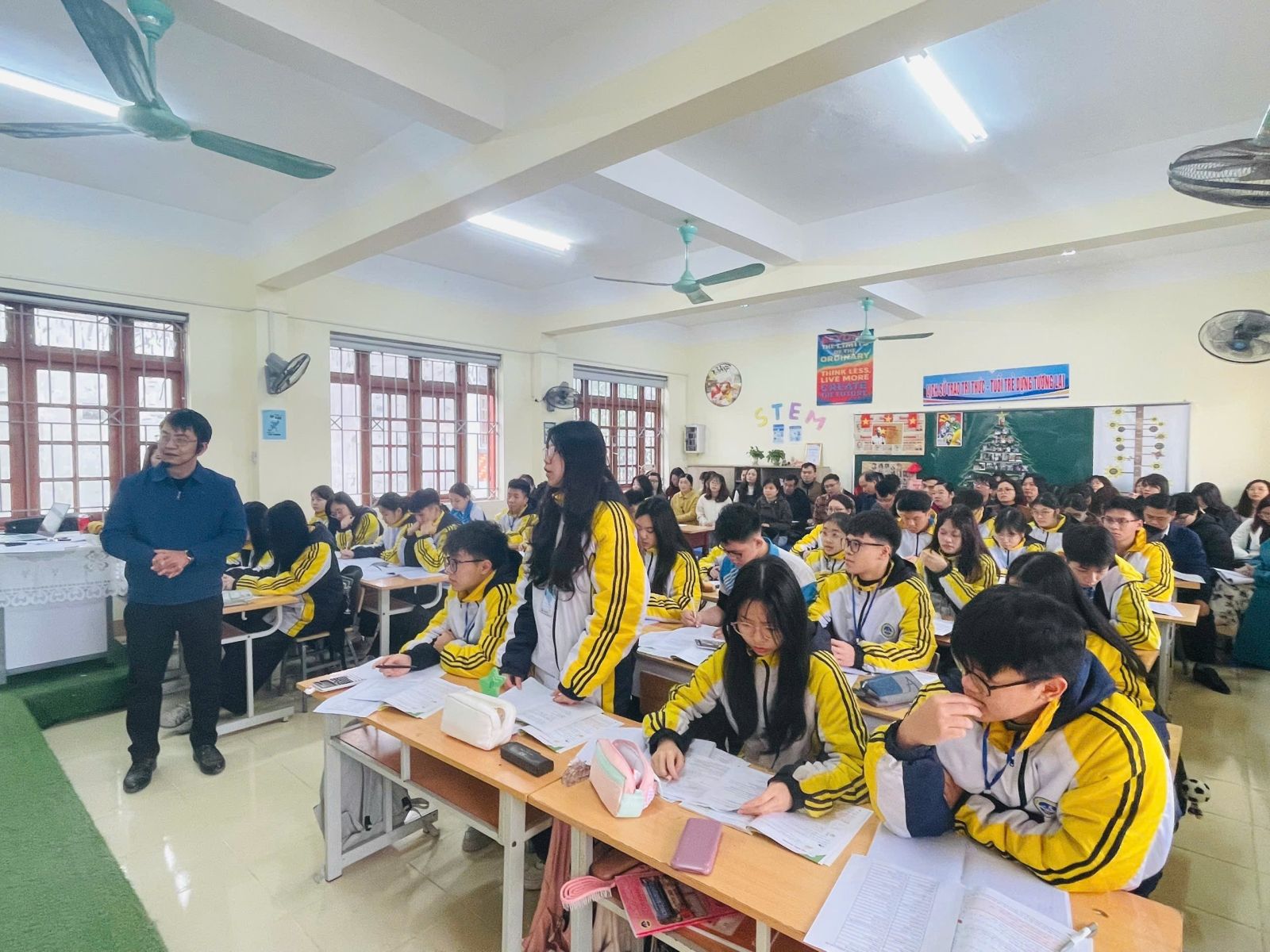 Tổ Toán - Trường THPT chuyên Chu Văn An tiên phong dạy Toán bằng tiếng Anh,  hướng tới chuẩn hóa "ngôn ngữ thứ hai" trong trường học