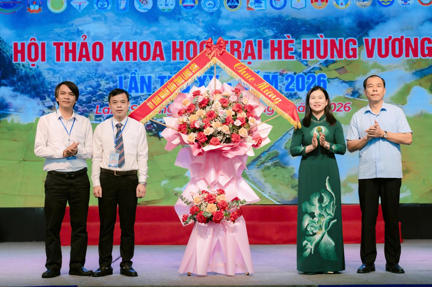 TRƯỜNG THPT CHUYÊN CHU VĂN AN TỔ CHỨC THÀNH CÔNG HỘI THẢO KHOA HỌC TRẠI HÈ HÙNG VƯƠNG LẦN THỨ XX