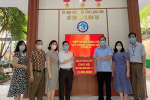 Thày trò trường THPT chuyên CVA chung tay phòng chống Covid