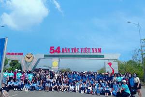 HOẠT ĐỘNG THAM QUAN TRẢI NGHIỆM CỦA TỔ NGỮ VĂN TRƯỜNG THPT CHUYÊN CHU VĂN AN