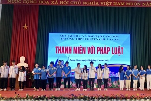 TRƯỜNG THPT CHUYÊN CHU VĂN AN TỔ CHỨC NGOẠI KHÓA “THANH NIÊN VỚI PHÁP LUẬT”
