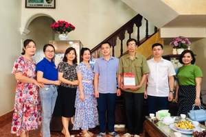 TRƯỜNG THPT CHUYÊN CHU VĂN AN TỔ CHỨC  THĂM HỎI, TẶNG QUÀ CÁC GIA ĐÌNH CHÍNH SÁCH  NHÂN NGÀY THƯƠNG BINH, LIỆT SĨ 27/7